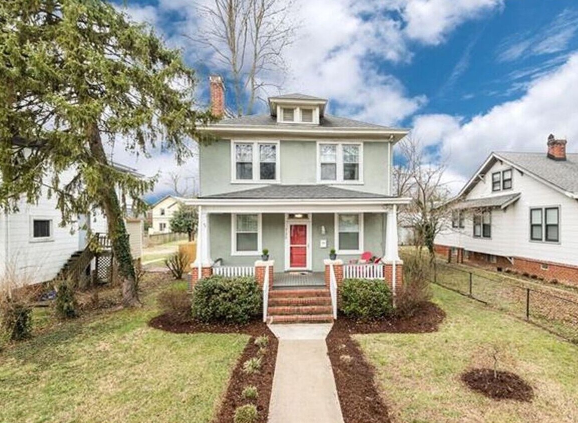 Primary Photo - Beautiful 3 Bedroom Home in Historic Brook...