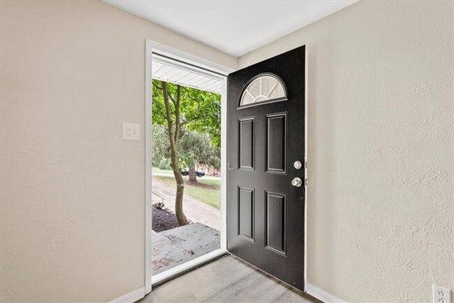 Building Photo - Remodeled Home on Large Corner Lot in Uppe...