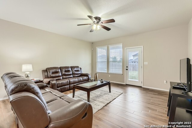 Foto del edificio - 322 Walnut Crest