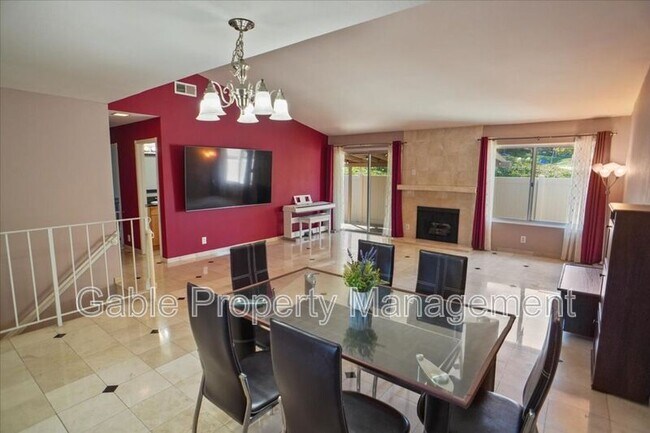 Foto del edificio - 26136 Rainbow Glen Dr
