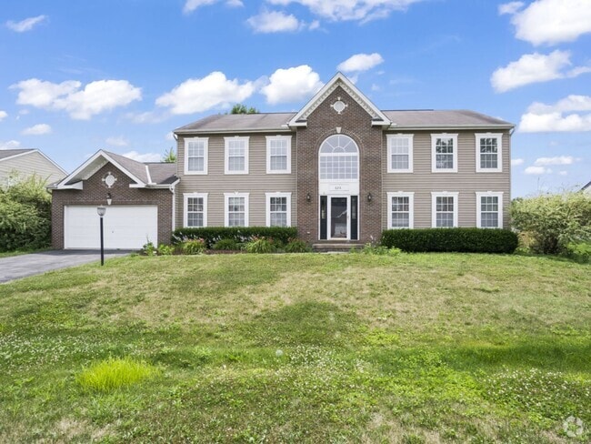 Building Photo - 626 Riverby Ln