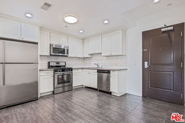 Foto del edificio - 1061 S Oxford Ave