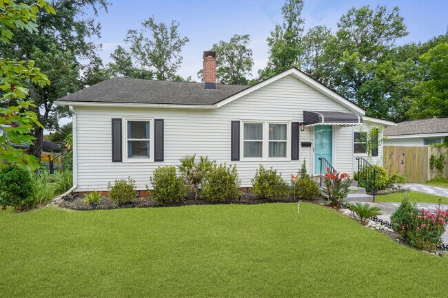 Building Photo - Charming Ardsley Park Bungalow Fully Furni...
