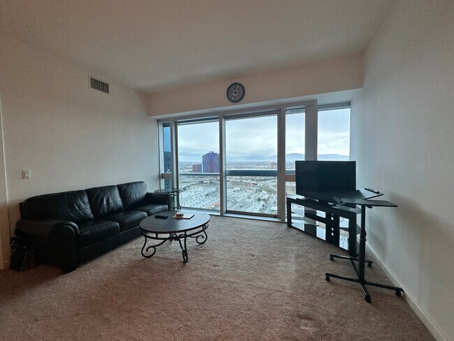 Building Photo - 4471 Dean Martin Dr