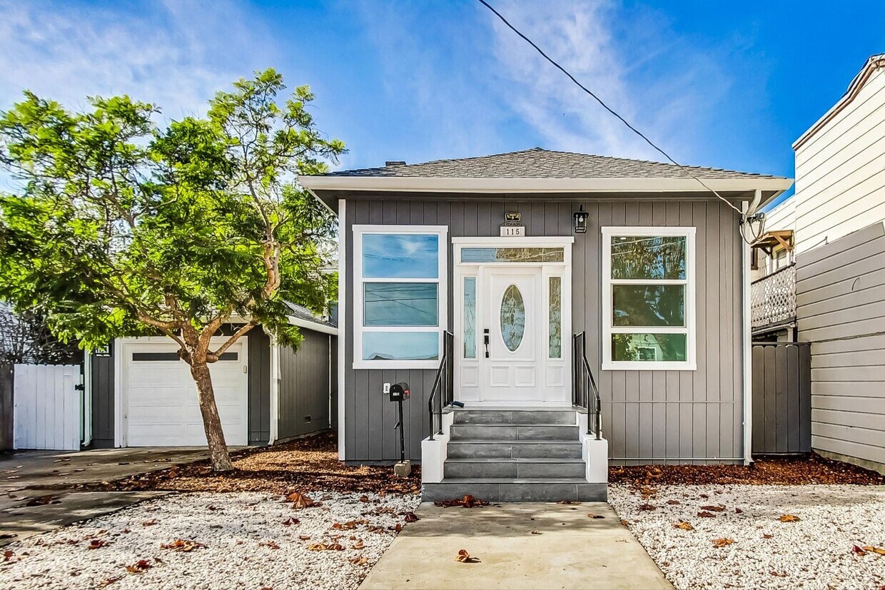 Primary Photo - Modern Tranquility: Your Bright Oasis Awai...