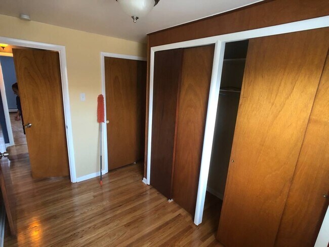Building Photo - Newer & Modern 3 Bed., 1.5 Bath Home w/W/D...
