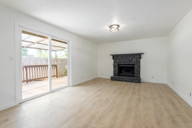 Foto del edificio - 2817 Applewood Ln