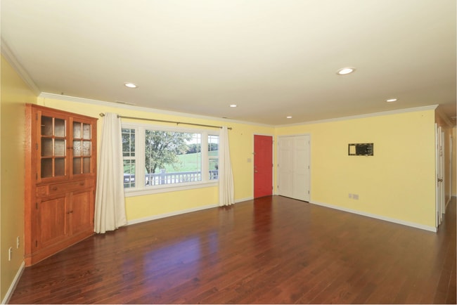 Building Photo - 20 Buckland Dr