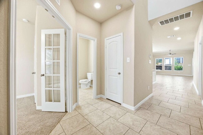 Foto del edificio - Spacious 4 bed 2.5 bath home available for rent