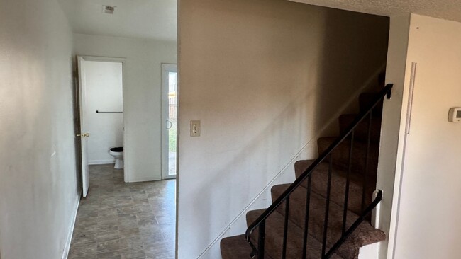 Building Photo - Recently Updated Fairlawn Townhome in High...