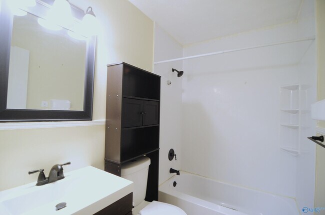 Building Photo - 1702 Truman Dr NE