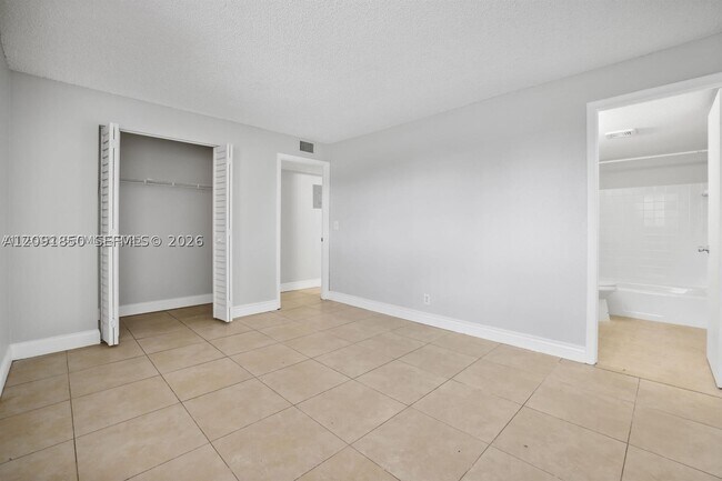 Foto del edificio - 850 E Commercial Blvd