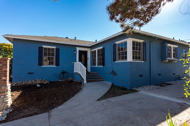 Building Photo - Charming Home in Kensington