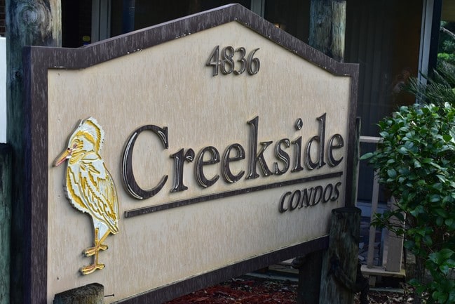 Entrada - 4836 Atlantic Blvd