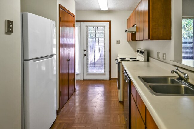Building Photo - 891 Woodridge Pl