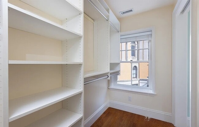 Building Photo - Your Next Home Awaits – Unit Available Now