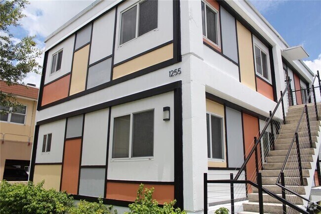 Building Photo - 1255 NE 128th St
