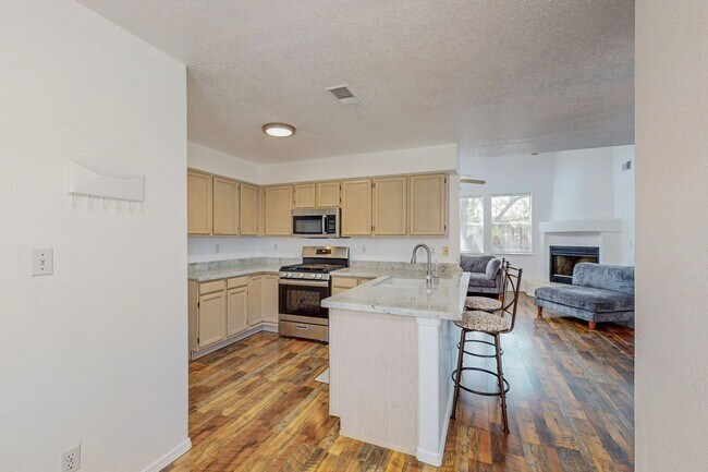 Building Photo - 1515 Madeira Dr NE