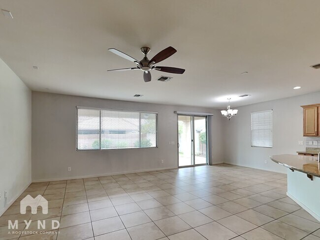 Foto del edificio - 2816 E Russell St