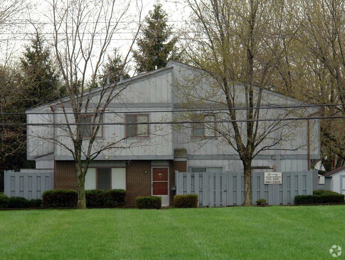 Building Photo - 1109 Roosevelt Rd