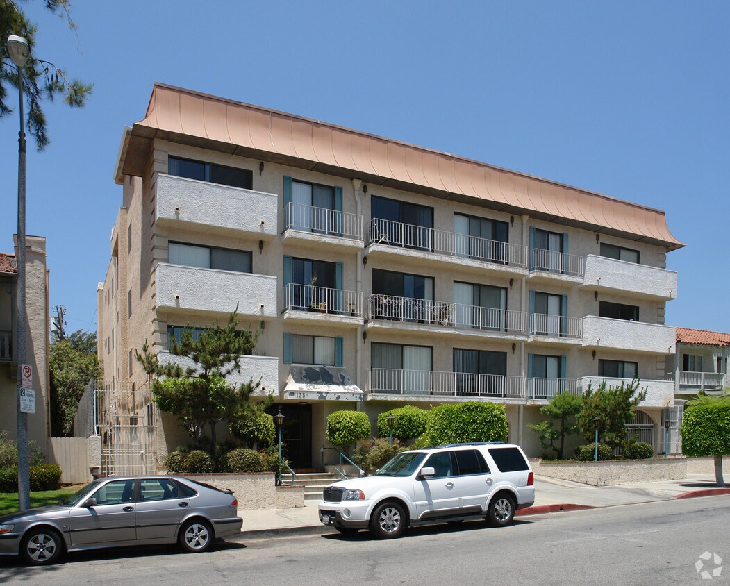 Building Photo - 135 N Swall Dr