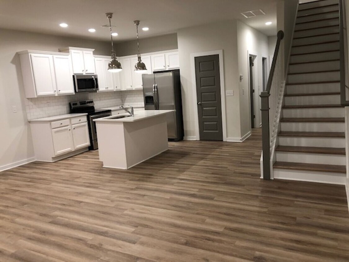 Beautiful Townhome in Athens! - Move in ready townhome in Athens!