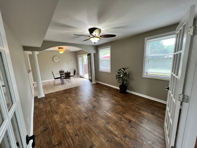 Pilard room transitions - 8100 Sawyer Brown Rd
