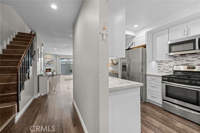 Foto del edificio - 545 E Cypress Ave