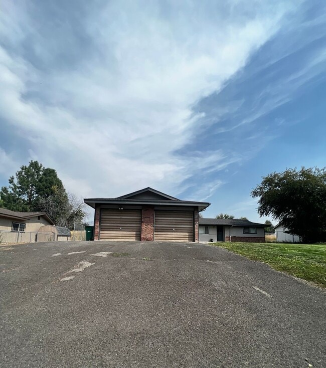 Building Photo - 6127-6131 Onyx Ave