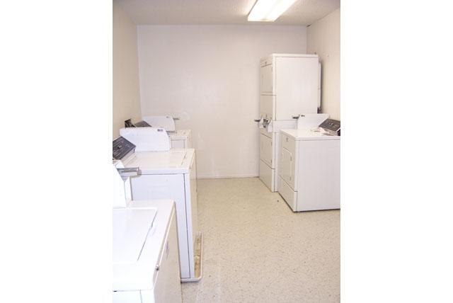 Laundry Facilities - Stonecrest Apartments