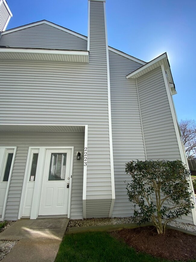 Building Photo - 2223 W Sail Ln