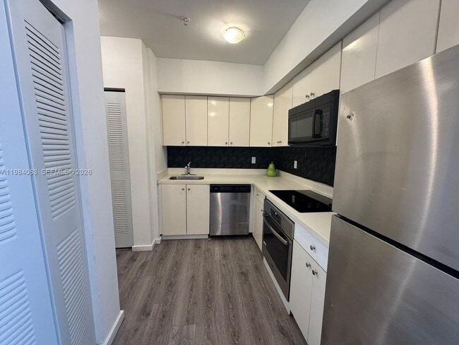 Building Photo - 810 7th St