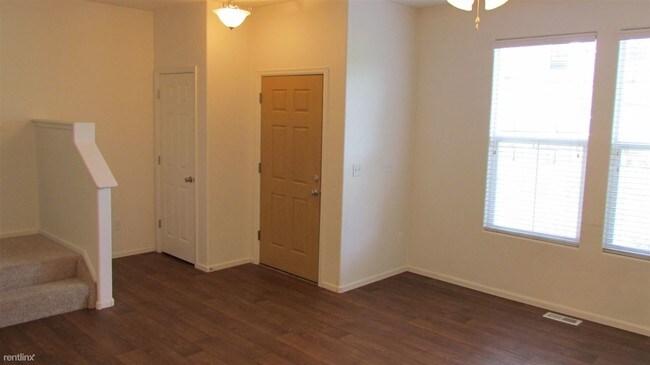 Building Photo - 2 br, 3 bath Townhome - 7831 Sandy Springs Pt