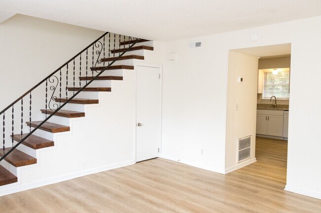 Foto del edificio - 5025 Shoals Ln