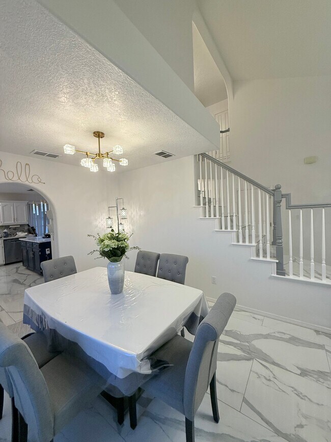 Foto del edificio - 9612 Palomita Ct NW