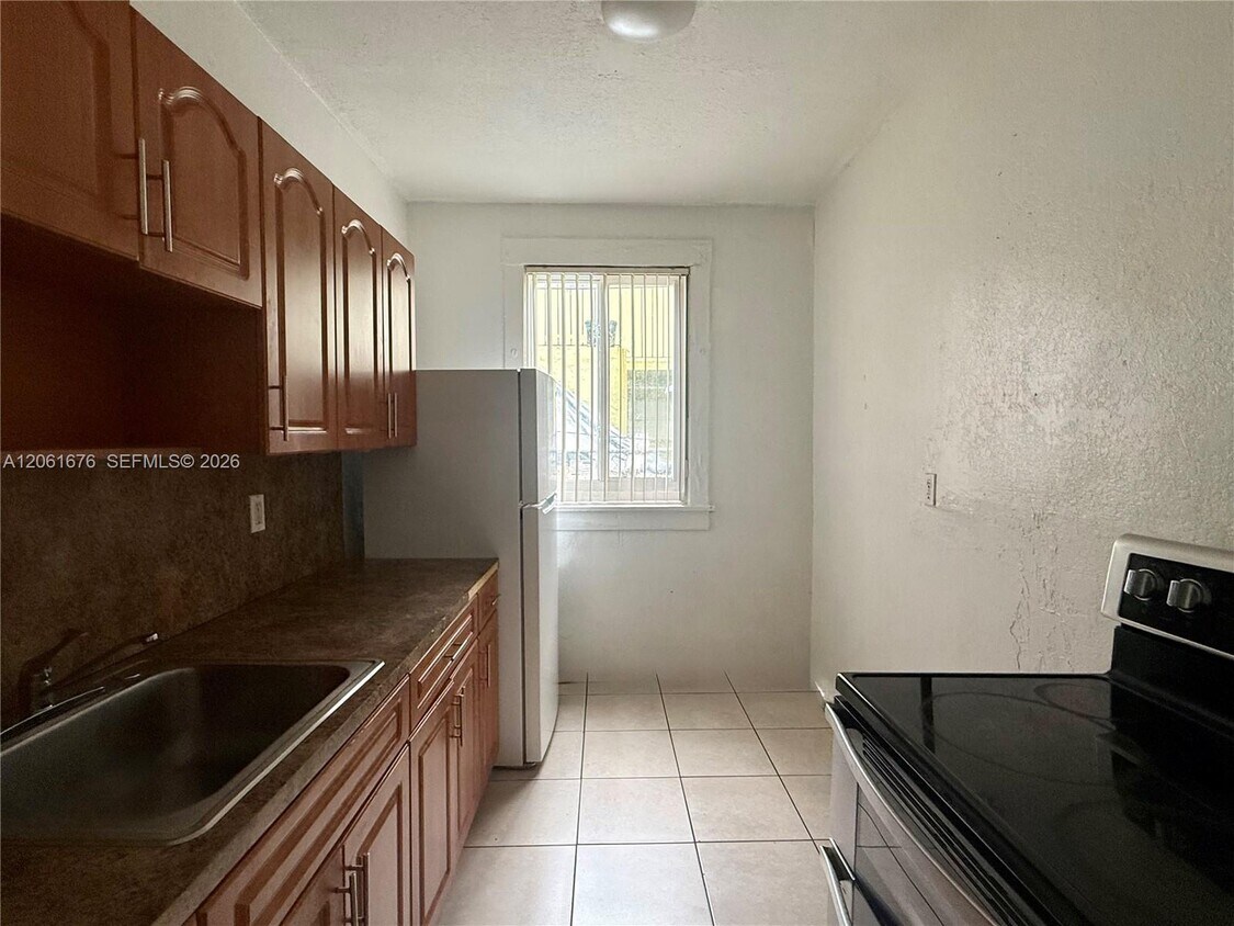 Foto del edificio - 920 SW 9th Ct