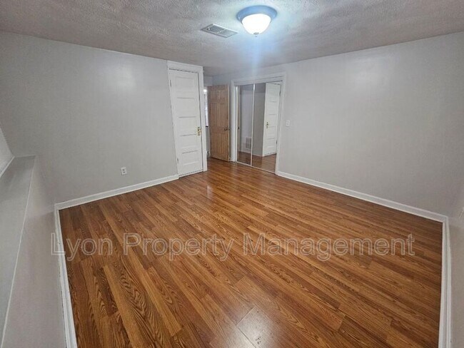Building Photo - 47 N Pleasant St