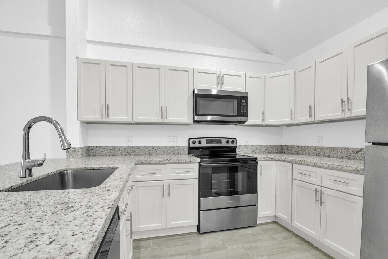Primary Photo - 13910 Folkestone Cir