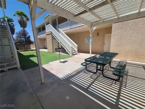 Building Photo - 1827 E Calvada Blvd