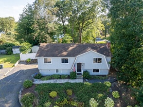 Building Photo - 90 Village Ln