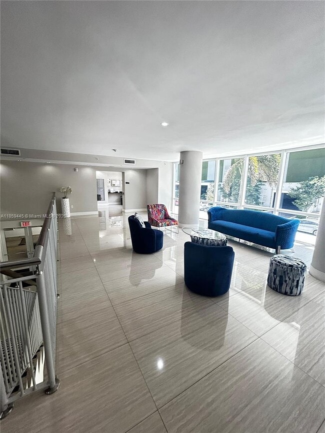 Foto del edificio - 601 NE 23rd St