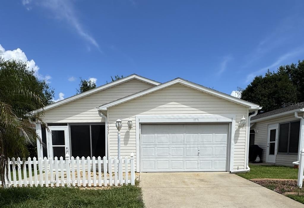 Foto principal - 1693 Campos Dr