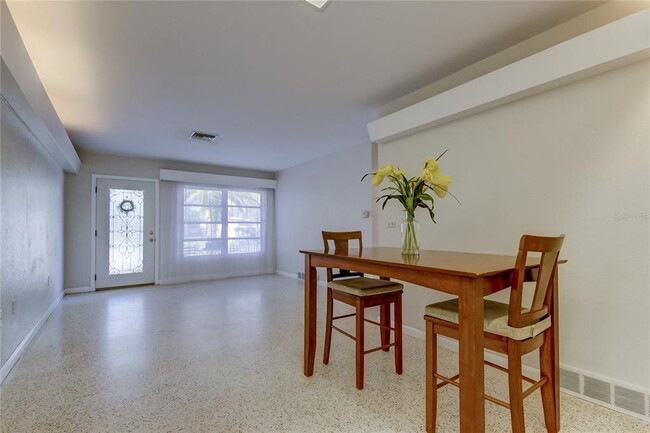 Building Photo - 151 Buena Vista Dr N
