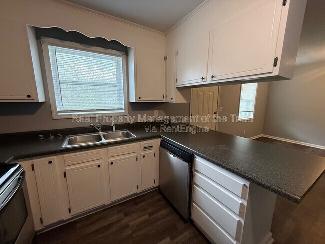 Foto del edificio - 2406 Markwood Ln SE