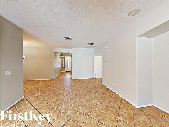 Building Photo - 10342 W Foothill Dr