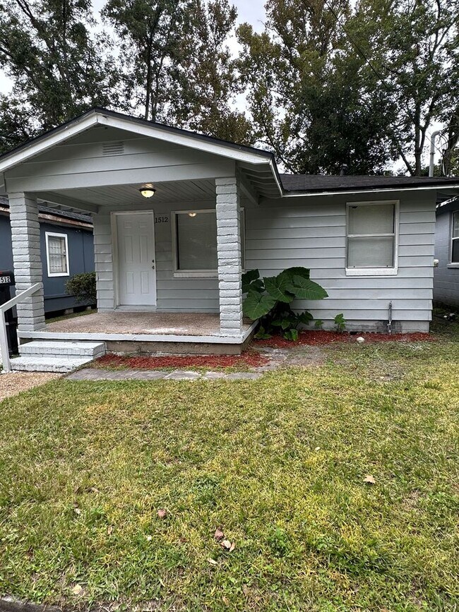 Foto del edificio - **Move in ready - 3/2 Renovated single family home