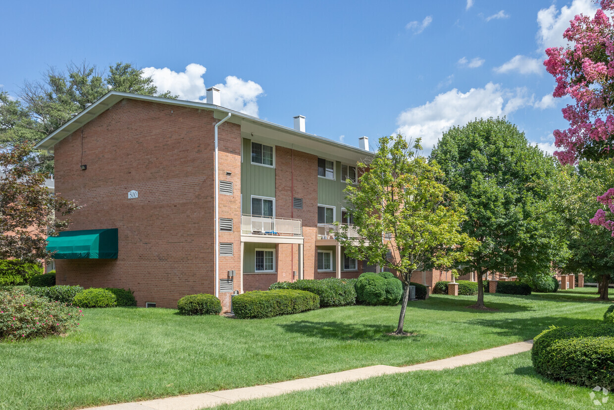 Foto principal - Woodmont Park Apartments