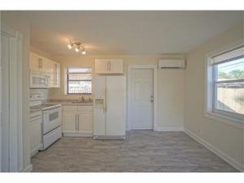 Primary Photo - 1009 NE 17th Ct