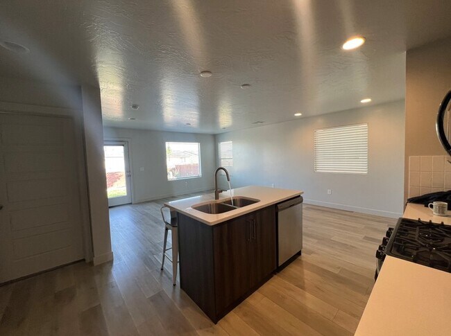 Building Photo - 4095 Phobos Ln