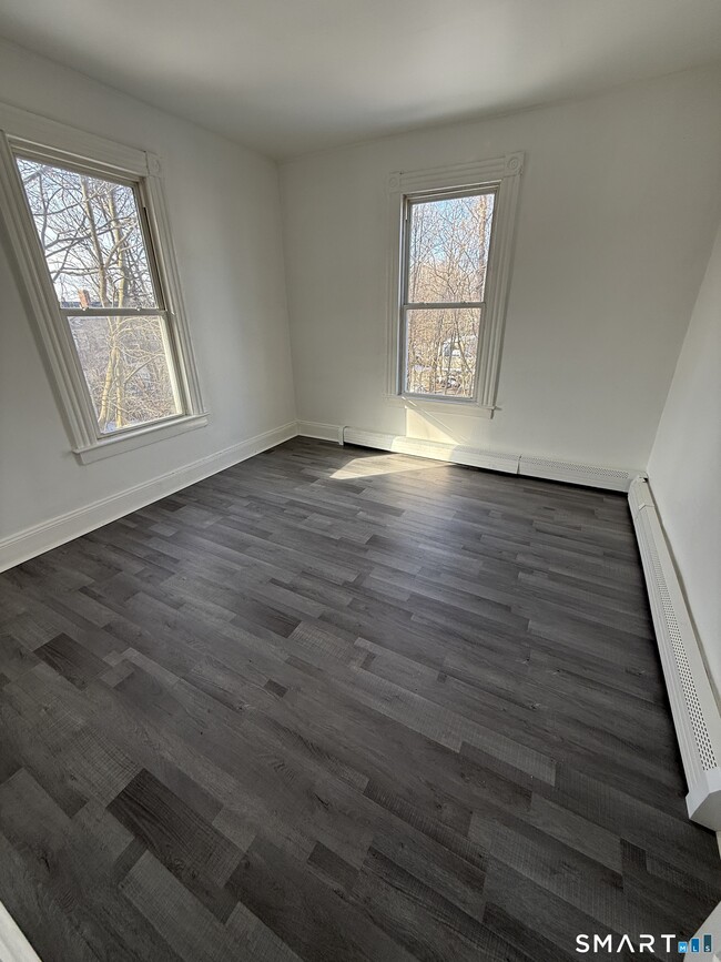 Building Photo - 64 Irion St